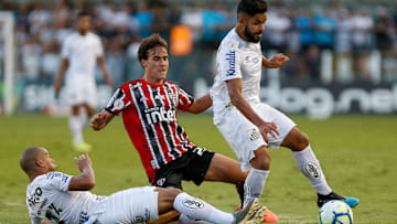 Dia de San-São no Campeonato Brasileiro. É Santos x São Paulo. 
